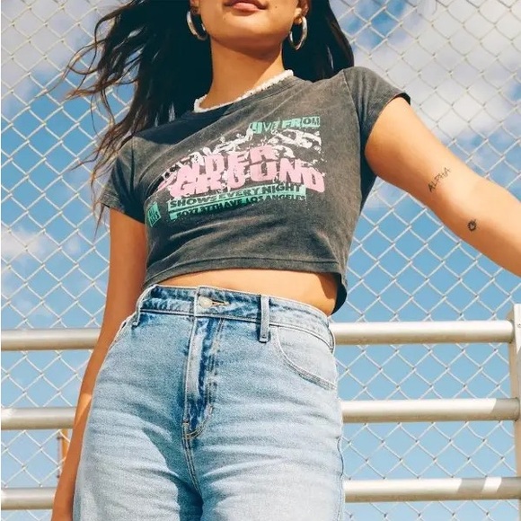 Hollister Live from the Underground Relaxed Print Graphic Baby Tee Medium black - Picture 3 of 6